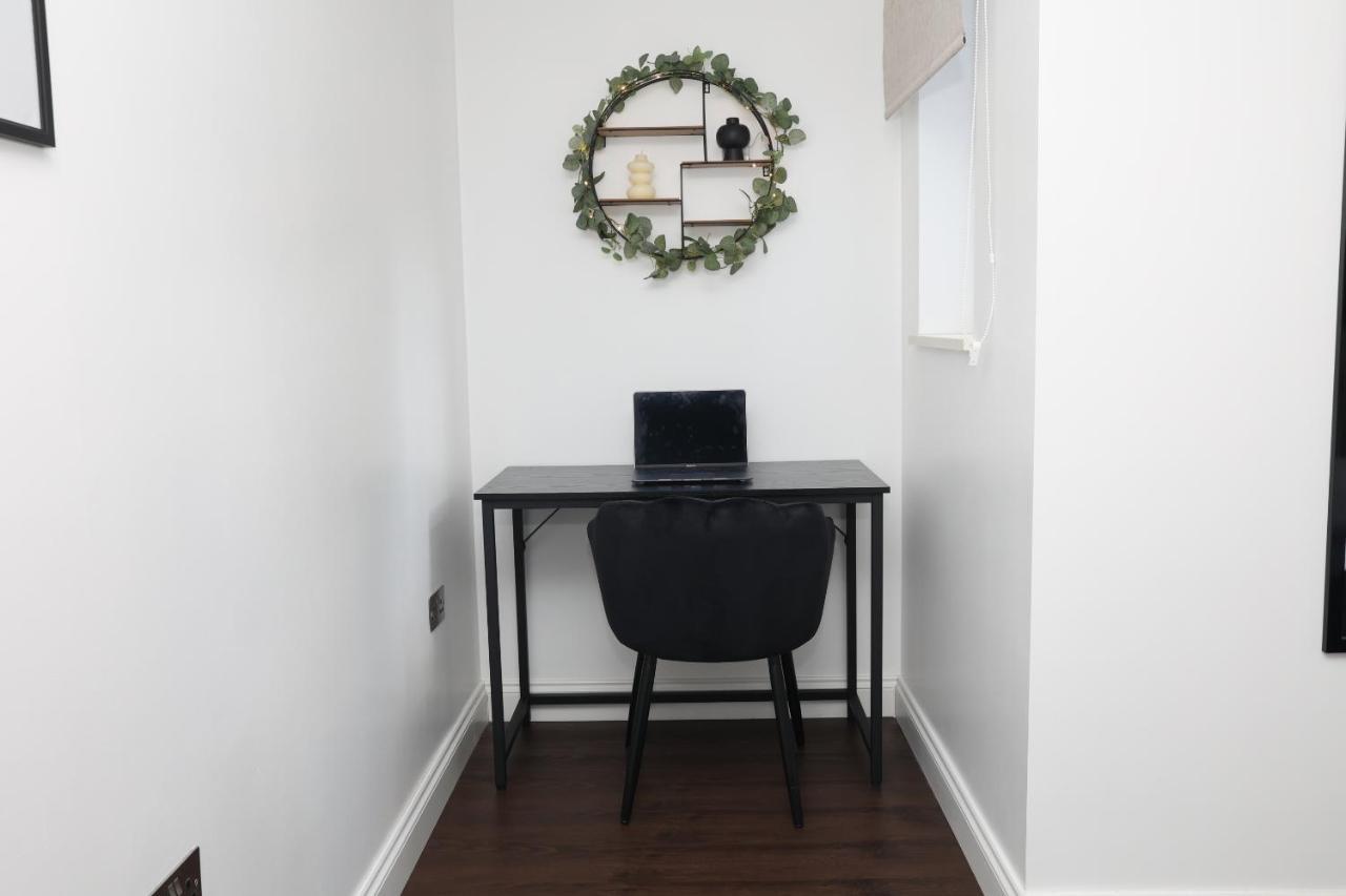 Appartement Watford Luxury 1 Bed Flat - Free Parking Extérieur photo