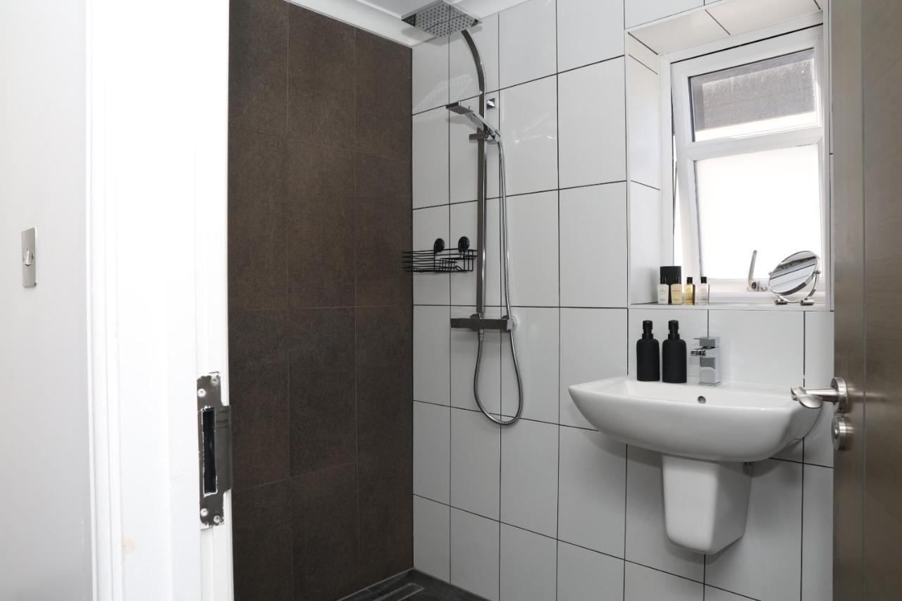 Appartement Watford Luxury 1 Bed Flat - Free Parking Extérieur photo
